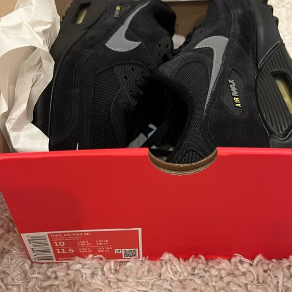 Never worn: Nike Air Max 90 Black Yellow Strike Metallic Cool Grey - Picture 10 of 10